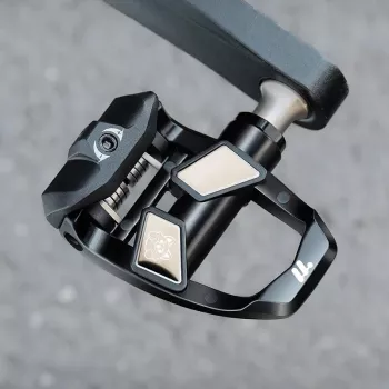 Lightweight Look-Compatible Road Clipless Pedals Guide